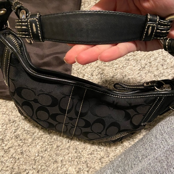 Authentic Coach Signature Black Shoulder Bag - Picture 4 of 6